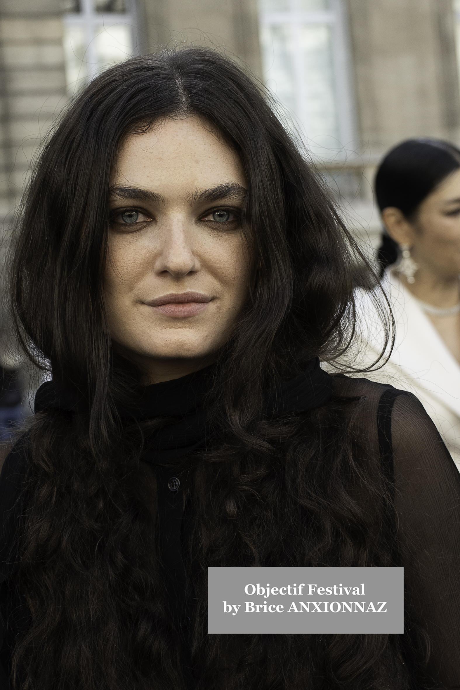 Photo streetstyle de Diane Kruger - Streetstyle photos of guest arrivals at the Nina Ricci show lors du défilé Nina Ricci Spring 2025 à Streetstyle-photos-of-guest-arrivals-at-the-Nina-Ricci-show, Paris Fashion Week le 7 March 2025 par Brice ANXIONNAZ (Objectif Festival)